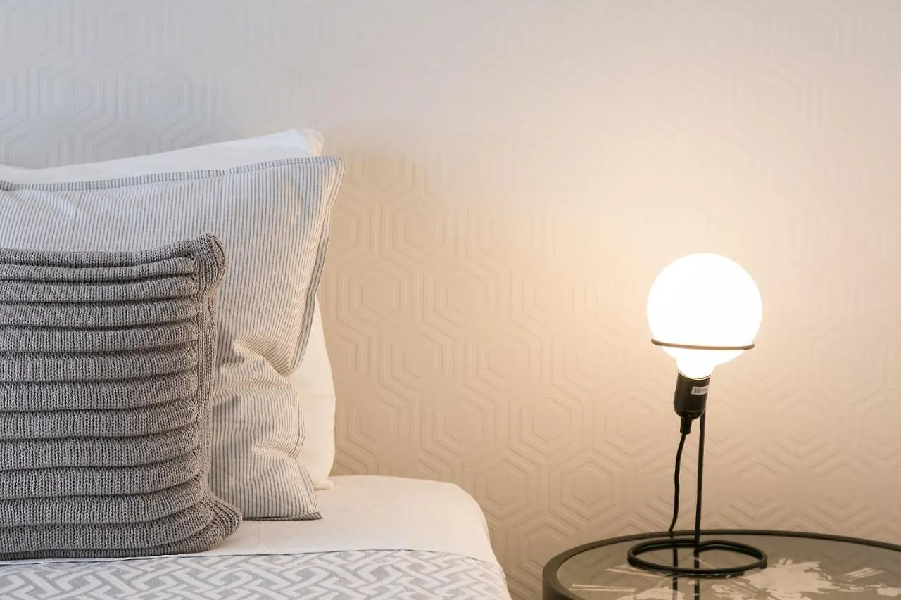 Chiado Deluxe Gem 4Bdr Amazing Apartment Лиссабон