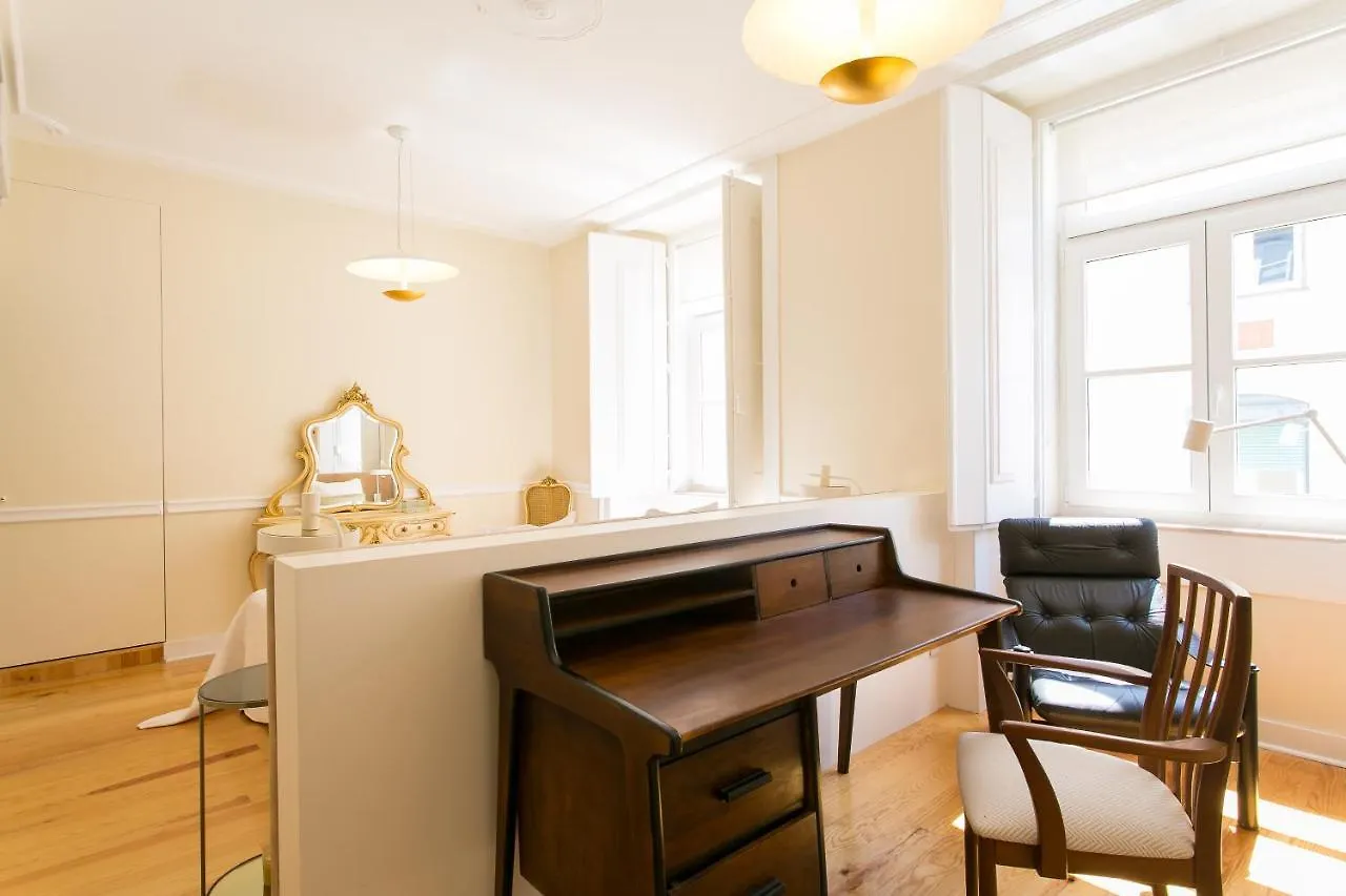 Chiado Deluxe Gem 4Bdr Amazing Apartment Лиссабон