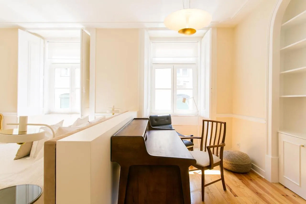 Chiado Deluxe Gem 4Bdr Amazing Apartment Лиссабон